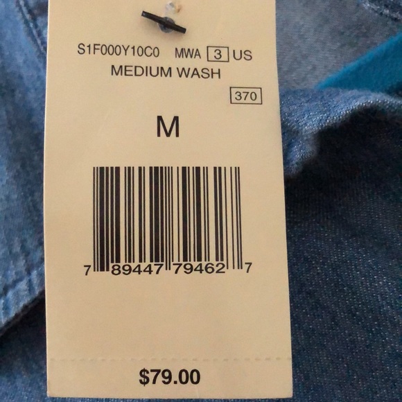 Lightweight GUESS ❤️ Denim button down shirt - Picture 8 of 8